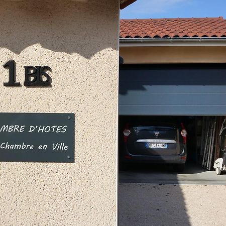 Une Chambre En Ville Savigneux  Kültér fotó