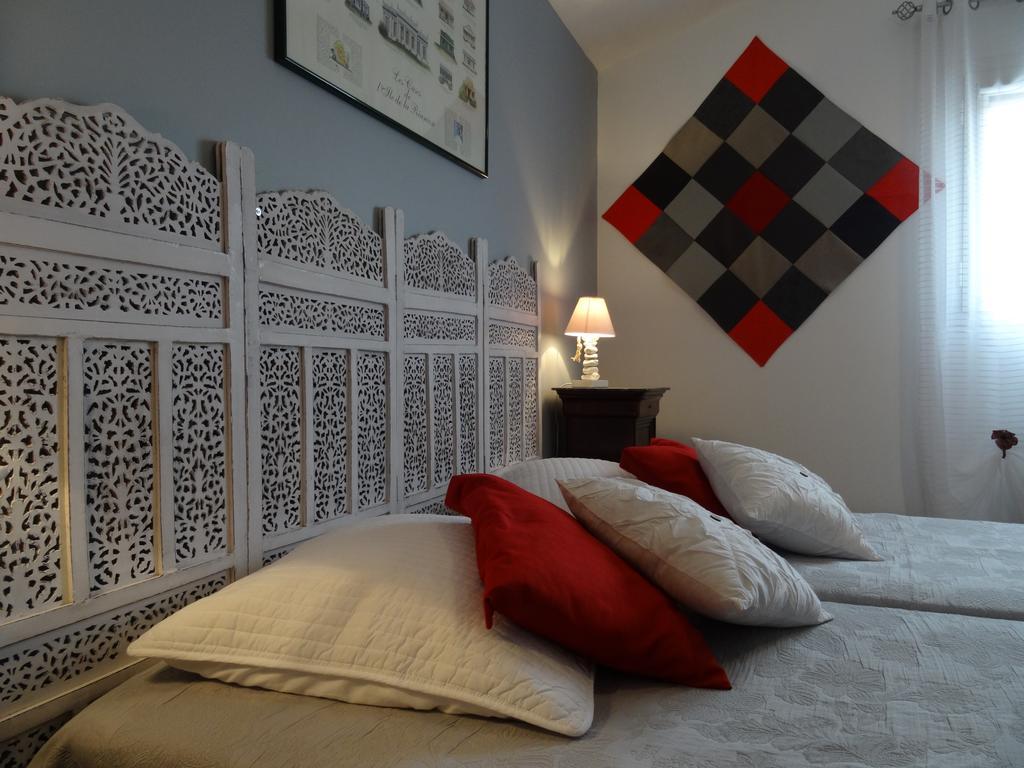 Une Chambre En Ville Savigneux  Szoba fotó