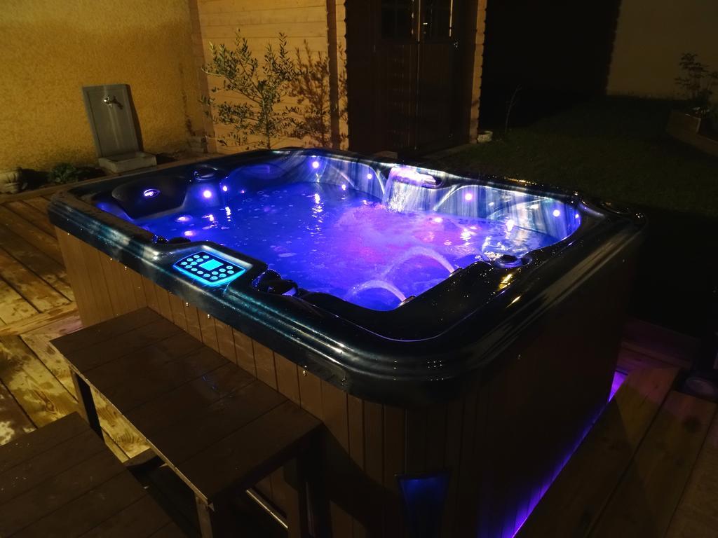 Une Chambre En Ville Savigneux  Kültér fotó